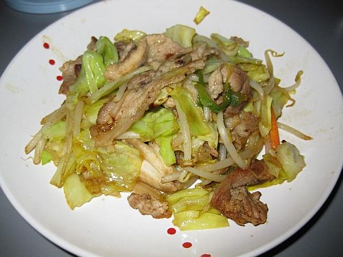 Stir-fried vegetables cooked by utilizing lid